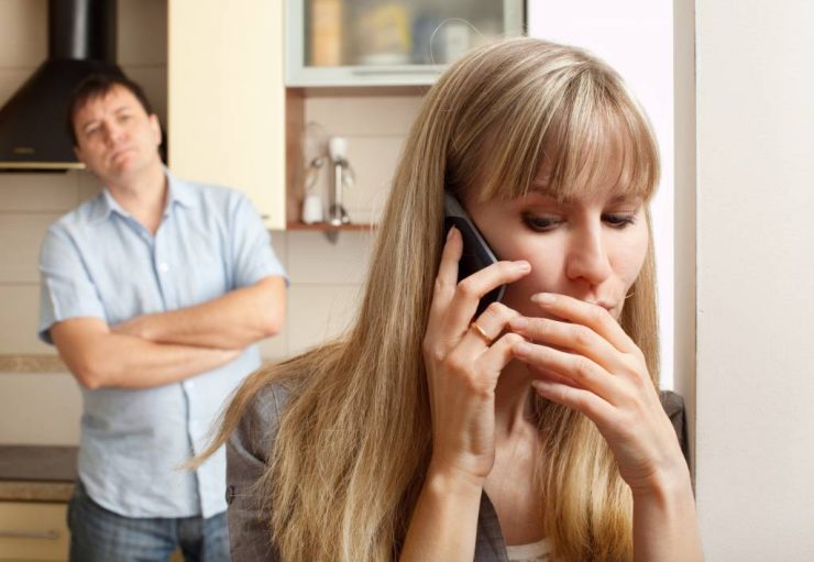 3 Ways to Spy on My Wife's Phone without Touching Her Cell